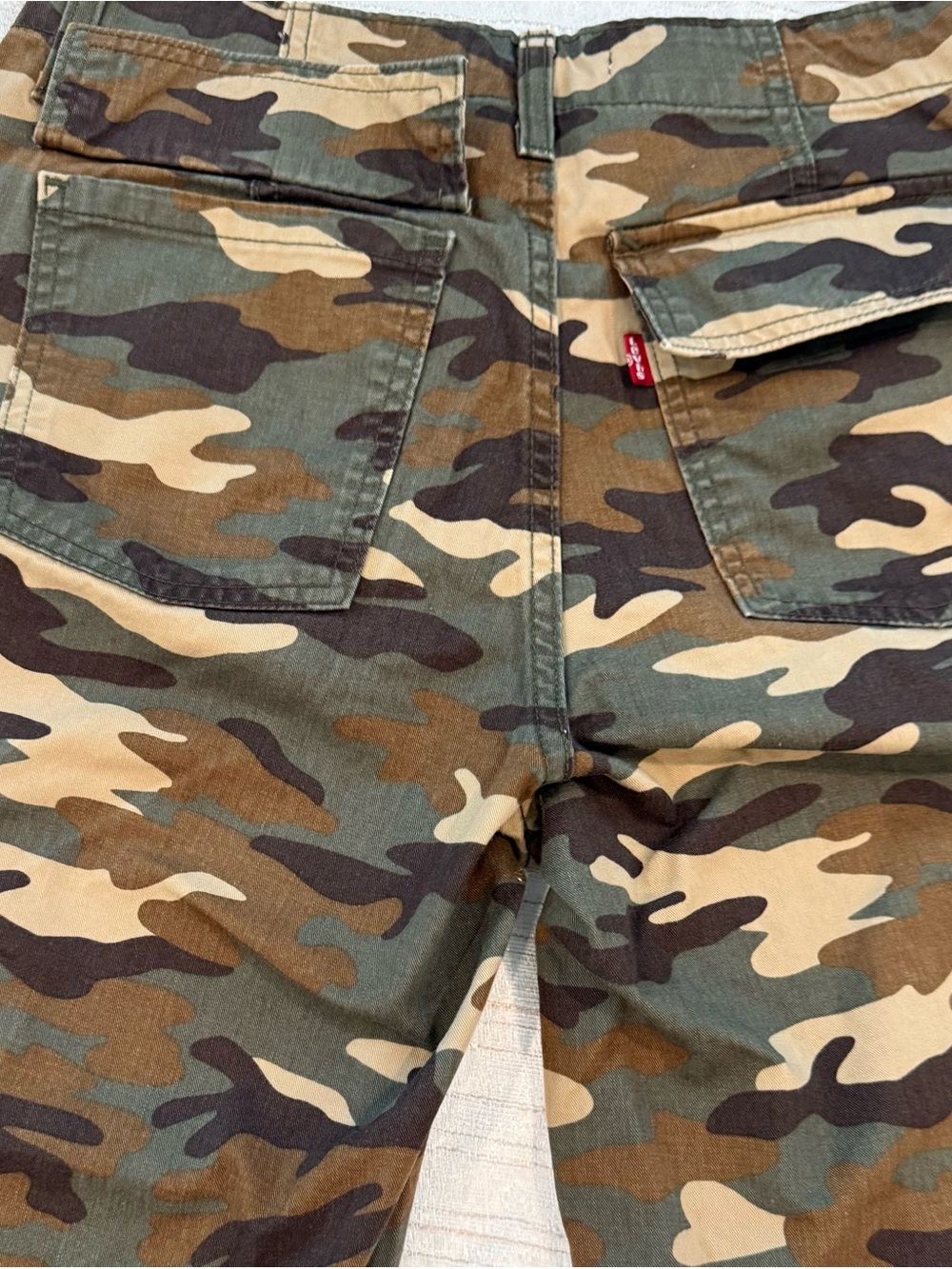 Women’s Levis Green Camo Canvas Pants NWOT